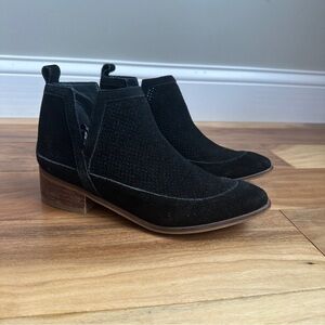 Kaanas Black Suede Laser Cut Ankle Boots 37
